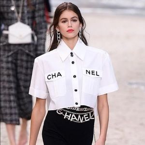 BUYING - Not selling. Chanel logo button top